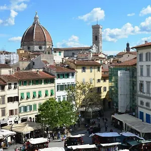 panoramic-suite-near-duomo-and-station.it-tuscanyhotel.com/